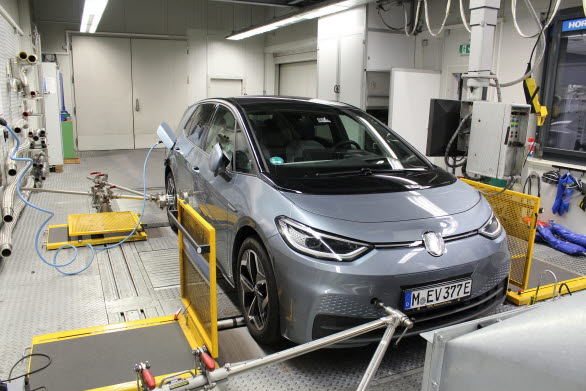 ADAC undersöker åtta huvudkriterier och mer än 300 underkriterier – allt från teknik och säkerhet till hantering, användarvänlighet och miljöpåverkan.